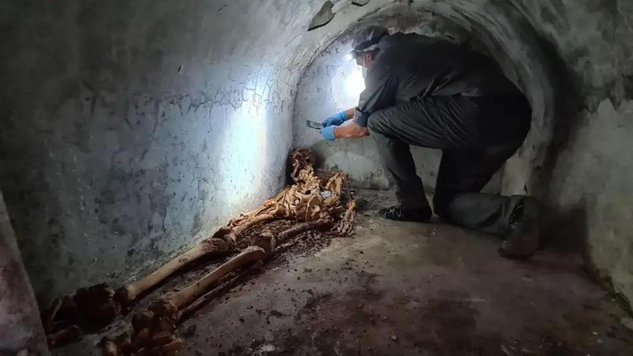 一部がミイラ化した古代都市ポンペイ市民の遺骸が発掘される