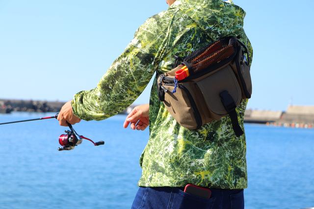 ワークマンのウエストバッグが釣りにキャンプに大活躍。タフで撥水性能