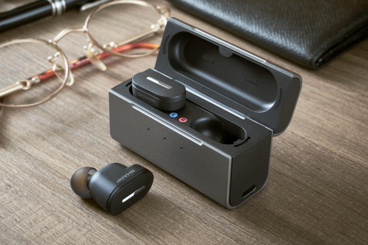 ｢聴こえる｣をもっと手に入れやすく！ シャープのワイヤレスイヤホン型補聴器