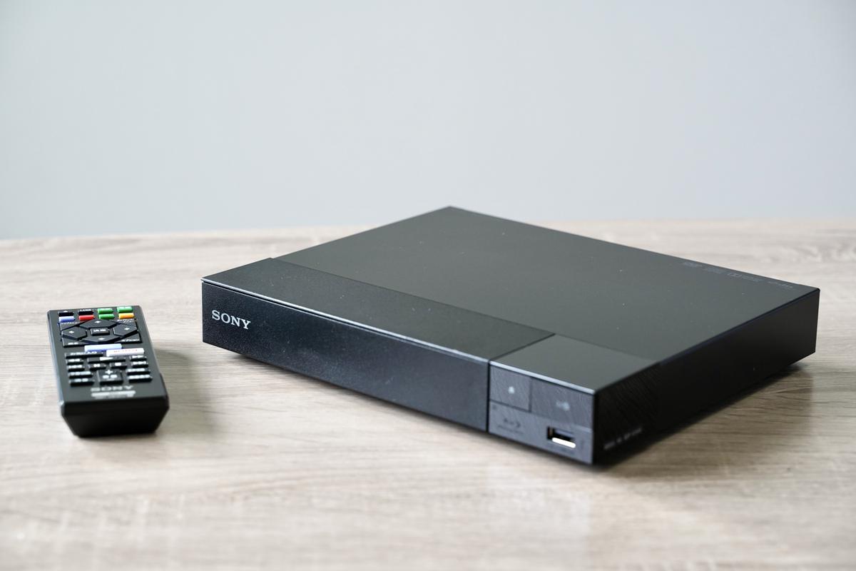 SONY 2019年製 Blu-ray、DVD 再生専用 プレイヤー PS4もPS5も持ってる僕が、1万円でソニーのBDプレーヤーを買った理由