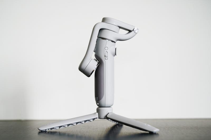 自撮りに強い、伸びるスマホジンバル：DJI OM 5 | ギズモード・ジャパン