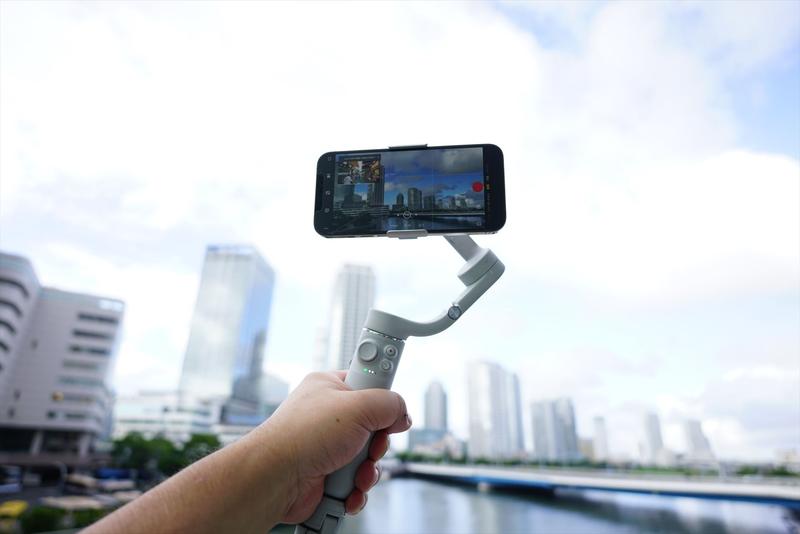 自撮りに強い、伸びるスマホジンバル：DJI OM 5 | ギズモード・ジャパン