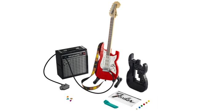 飾って楽しもう。アンプの内部までリアルなレゴのフェンダー・ストラト  