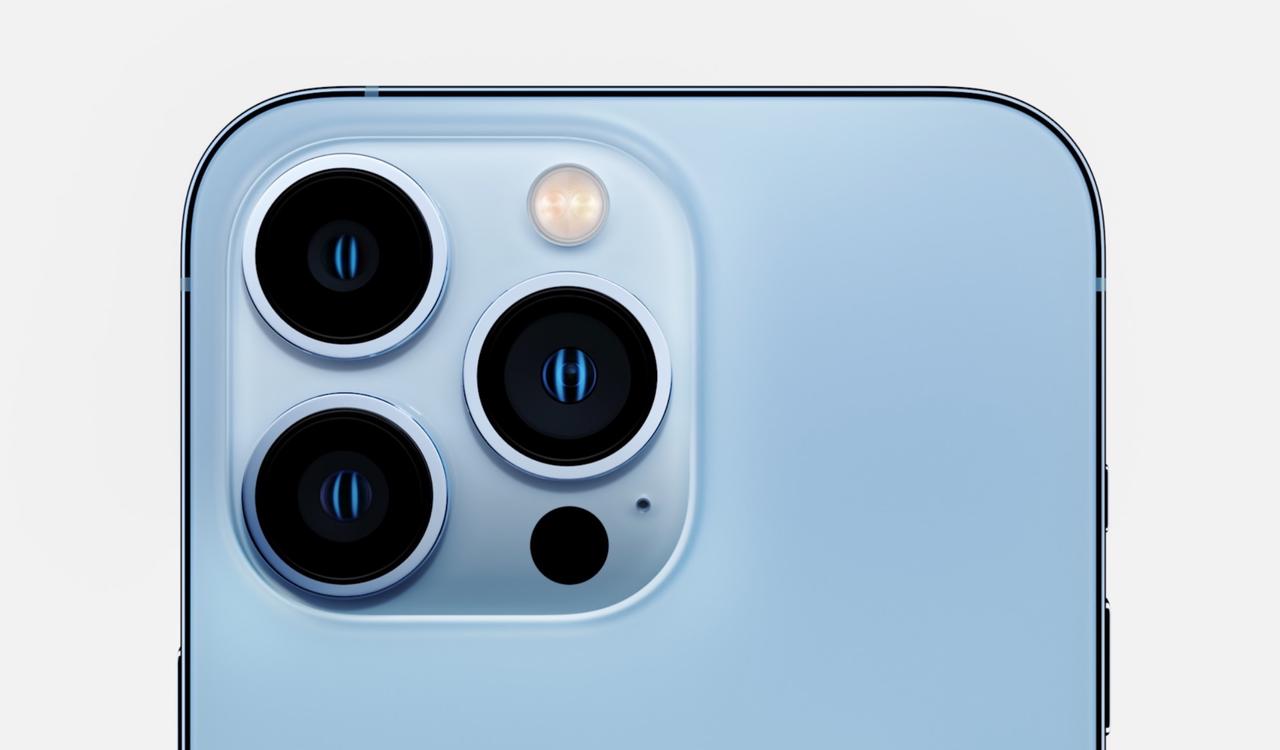 iPhone 13 Pro発表。でっか！カメラでっか！みっちり詰まった3眼の圧よ！ #AppleEvent
