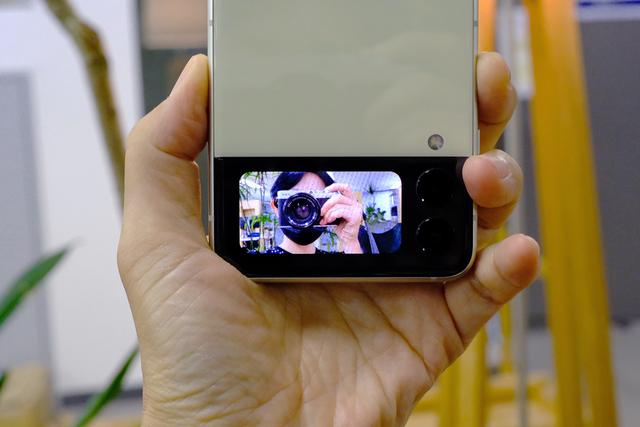 210917_galaxyflip3littledisplay_selfie