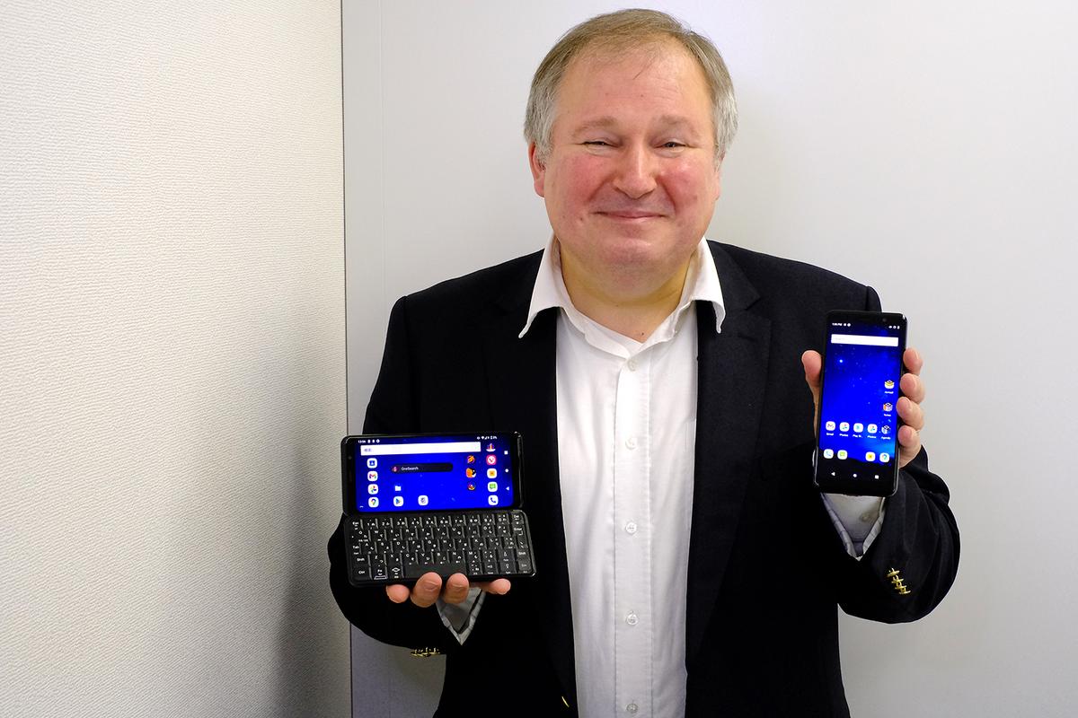 ガジェッティーにも程があるぞ…！フルキーボードを隠し持つスマホ 