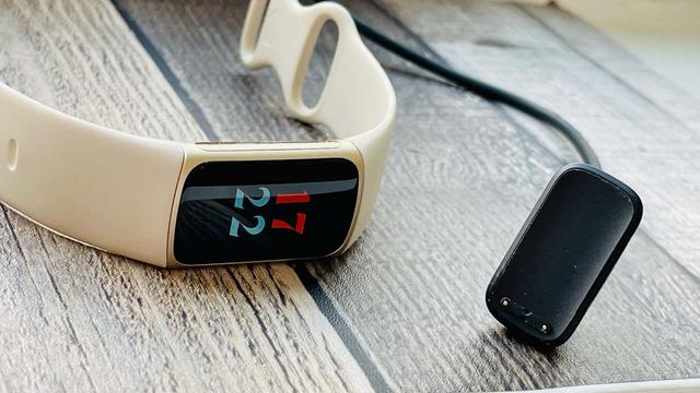 210922_fitbitcharge5rev4