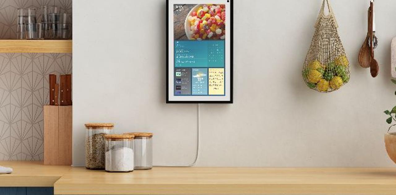 アマゾン初の壁掛けスマートディスプレイ｢Echo Show 15｣で、家族の 