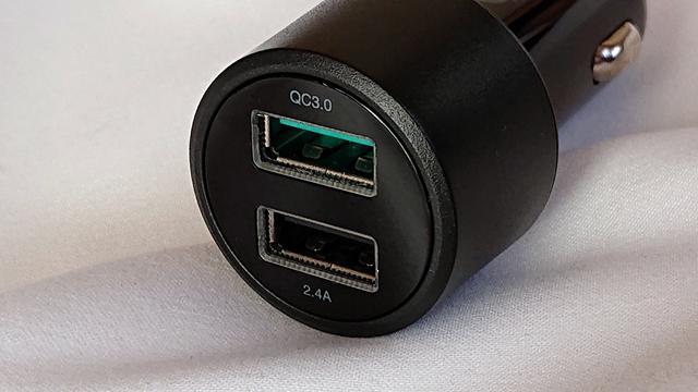 Quick Charge 3.0急速充電に対応。USB-A×2ポートを備えたエレコムのカーチャージャー | ギズモード・ジャパン