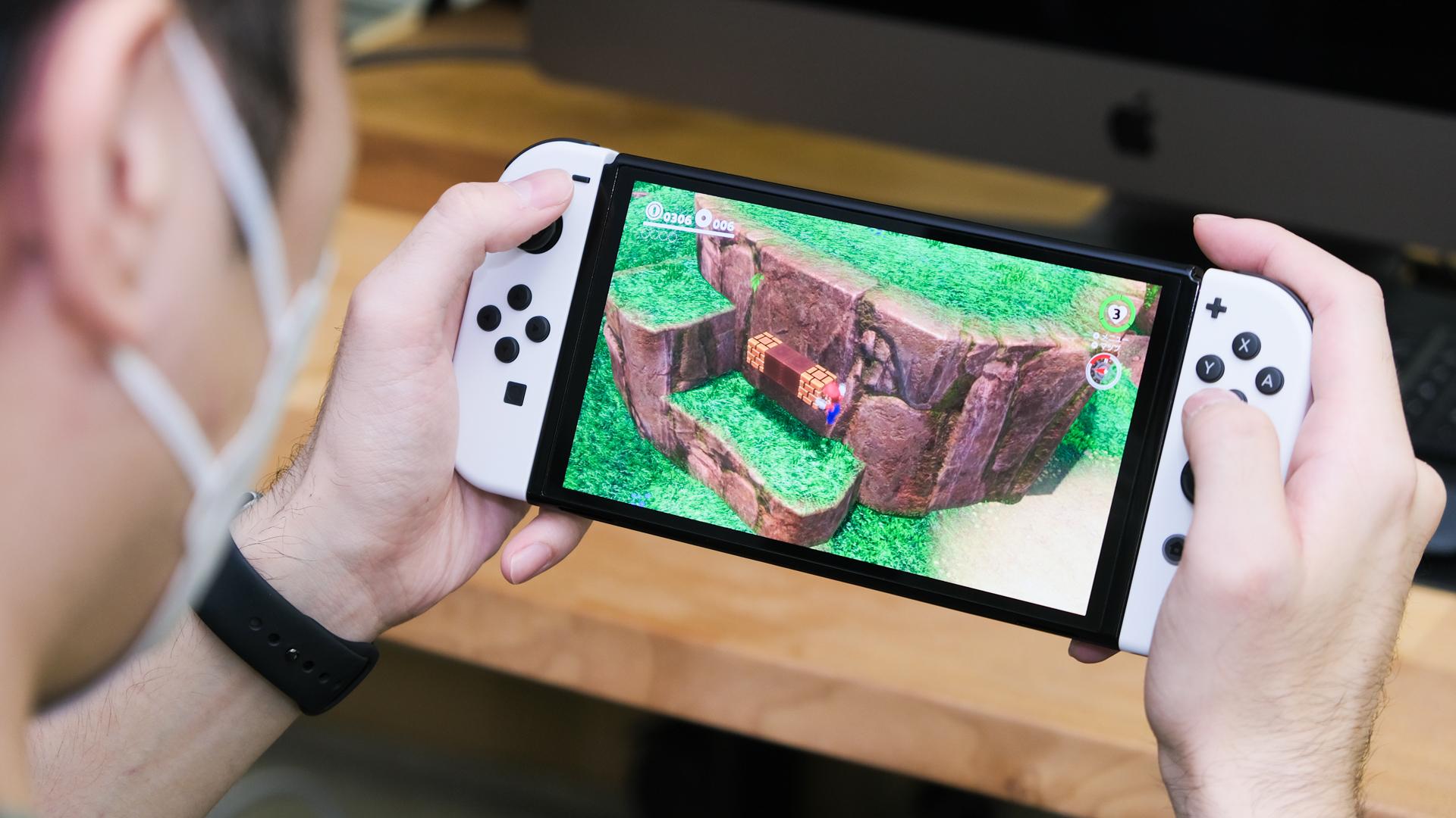 Nintendo Switch（有機ELモデル）はどんな人が選ぶべき？ LAN端子