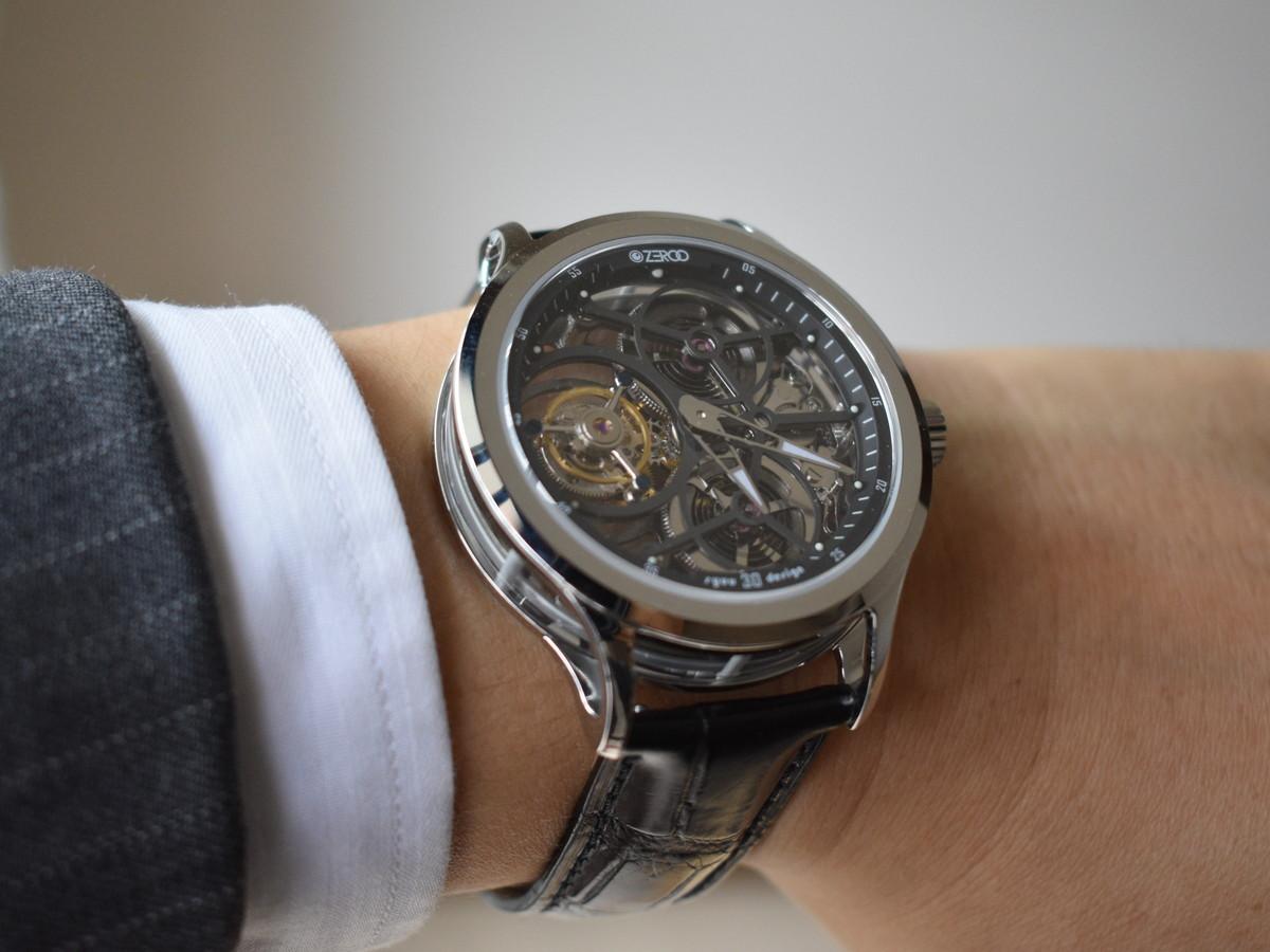 側面からもトゥールビヨンの動きが見えるスケルトン腕時計の魅力とは？ | ギズモード・ジャパン