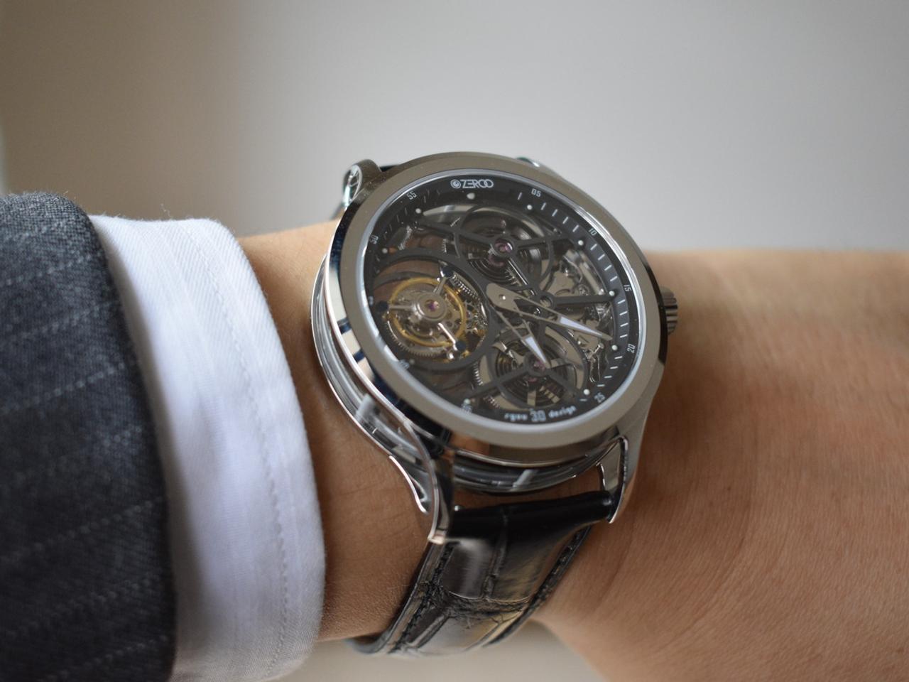 側面からもトゥールビヨンの動きが見えるスケルトン腕時計の魅力とは ...