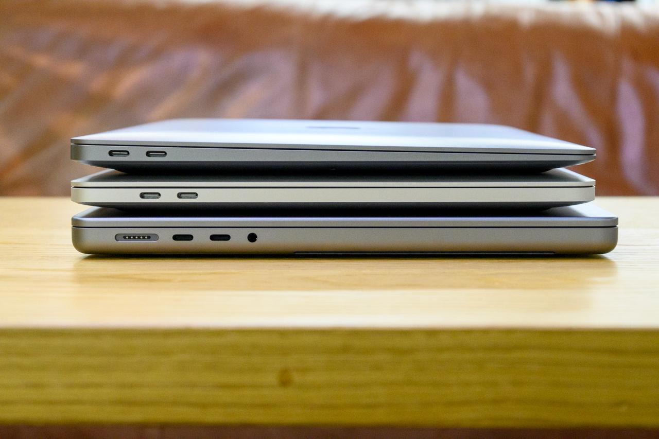 新型14インチMacBook Proと13インチMacBook Pro（2020）のサイズ比較を