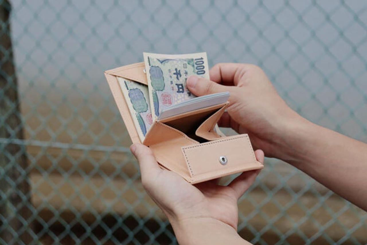 左利きも使いやすい！ 一度で紙幣、小銭にアクセスできるミニウォレット間もなく終了