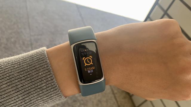 ひかえめにいっても最高傑作：Fitbit Charge5 | ギズモード・ジャパン