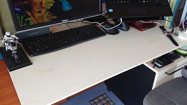 ガス圧式デュアルモニターアームで Pc作業環境が変幻自在 ギズモード ジャパン