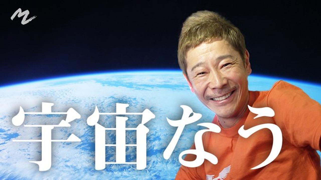 ISSに行った前澤さん、無重力で戯れる