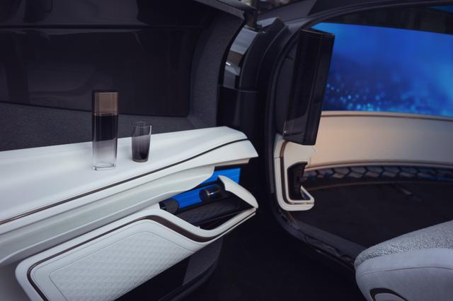 Cadillac-Halo-Concept-InnerSpace-026