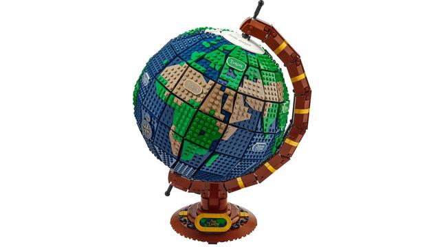 220120legotheglobe