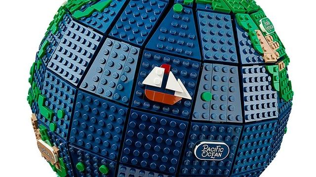 220120legotheglobe02