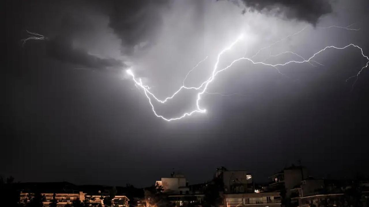 700km以上の大きさの雷 年に観測された2つの巨大な雷が世界記録を更新 ギズモード ジャパン