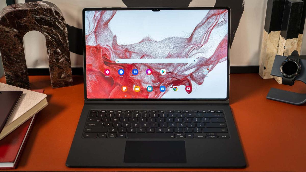 14インチ超えの巨大タブレット・Galaxy Tab S8 UltraはiPad Proの