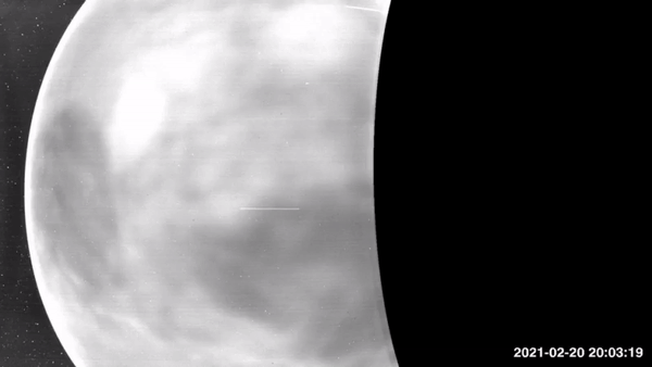 金星の分厚い雲を透視、｢熱された鉄｣のような地表が初めて撮れた！