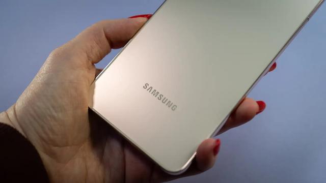 220228galaxys22s22plus01