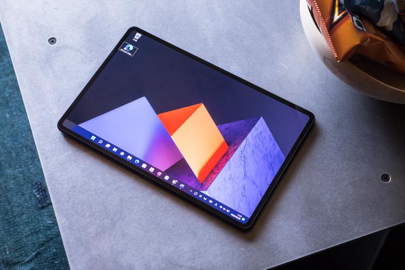 ディスプレイだけのPCって超便利じゃん。Windows搭載タブレットとして 