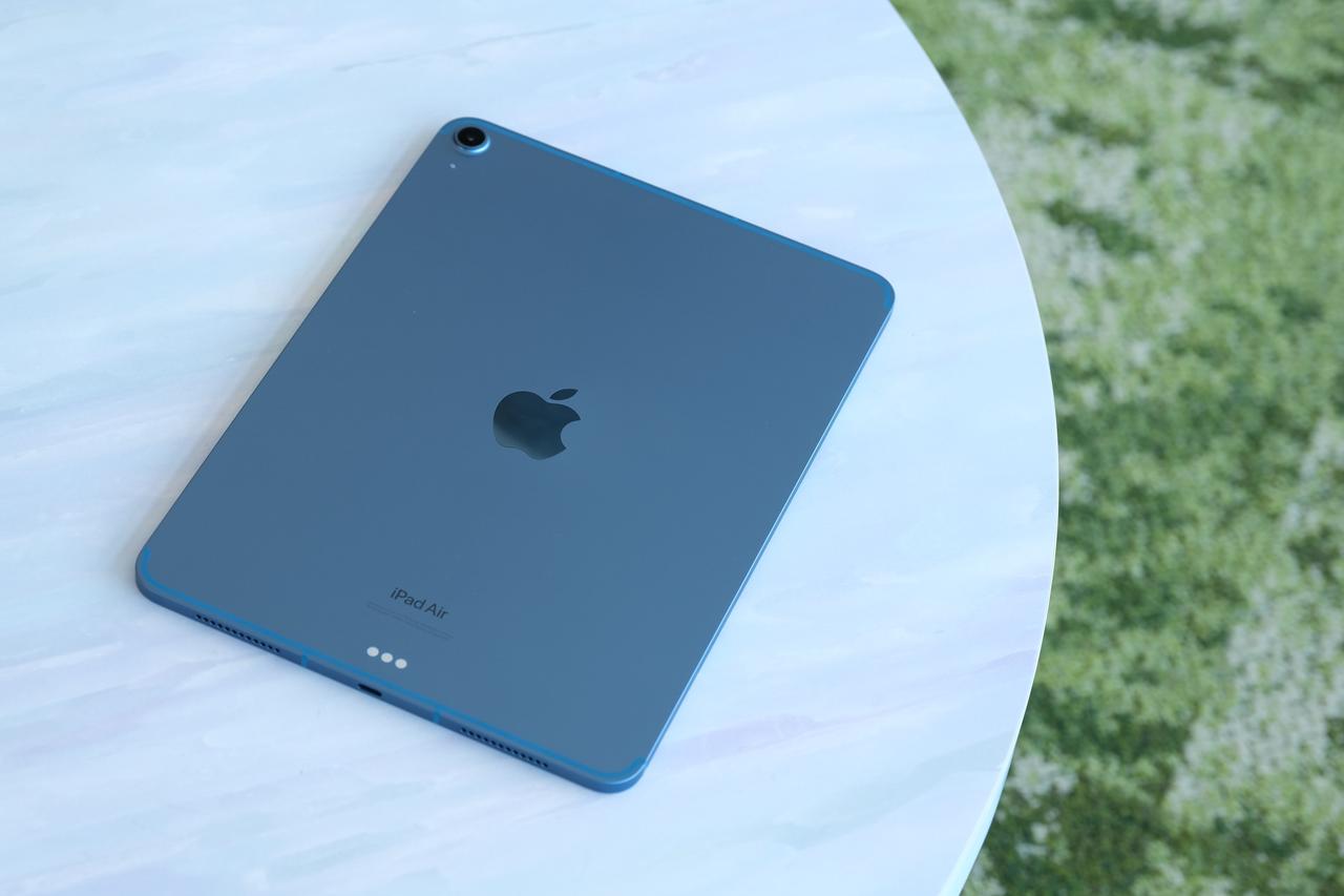 iPad Air（第5世代）フォトレビュー。 ｢iPad Air｣って刻印されているのが新鮮です