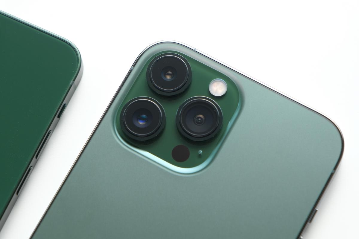 iPhone 13の新色、いろんなグリーンを楽しめるiPhoneだなぁ
