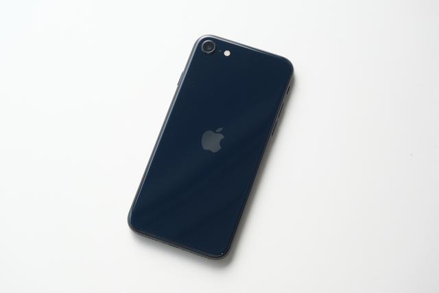 iPhone SE 第3世代、懐かしさを通り越して｢むしろこれがいい｣ってなり