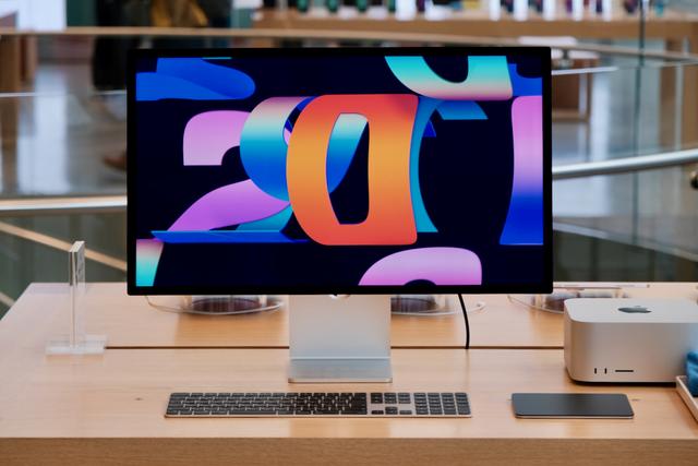 おはよう発売日！ Studio Displayを見にアップル表参道に行ってきまし