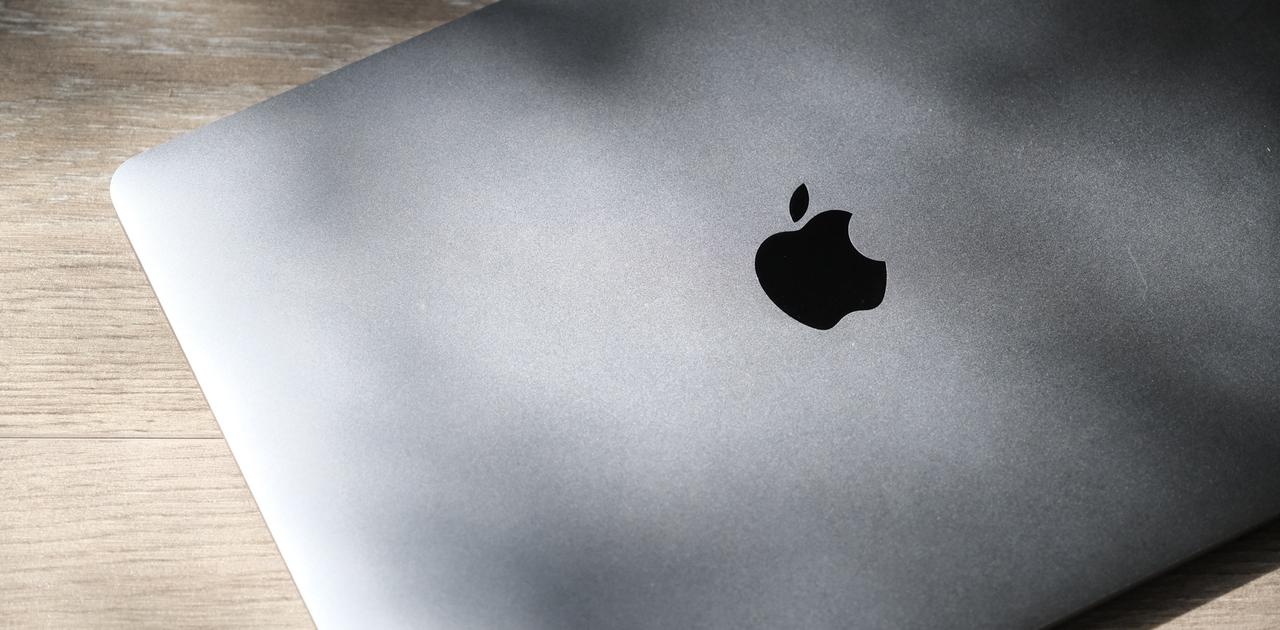 購入者が新しいMacBook Proを待つ中、Appleのノートブック販売は推定250万台に減少