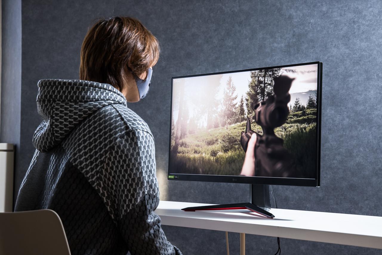 副業でYouTubeチャンネル登録者数40万人のゲーム実況者に聞く