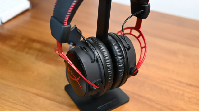 有線バイバイ。バッテリーが300時間持つと噂のHyperX Cloud 有線バイバイ。バッテリーが300時間持つと噂のHyperX Cloud
