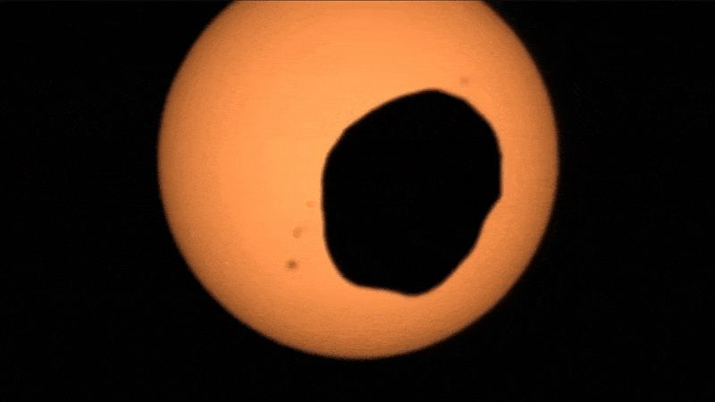パーサヴィアランス、火星の衛星が太陽の前を横切る映像を撮影