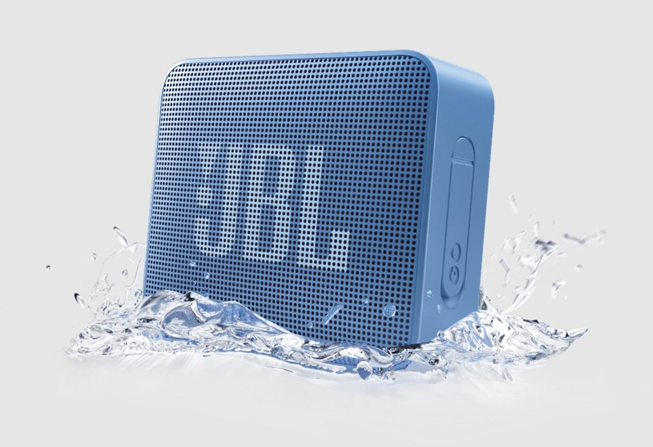 歌いながらのシャワーにもってこい！ な小型無線スピーカー｢JBL GO Essential｣