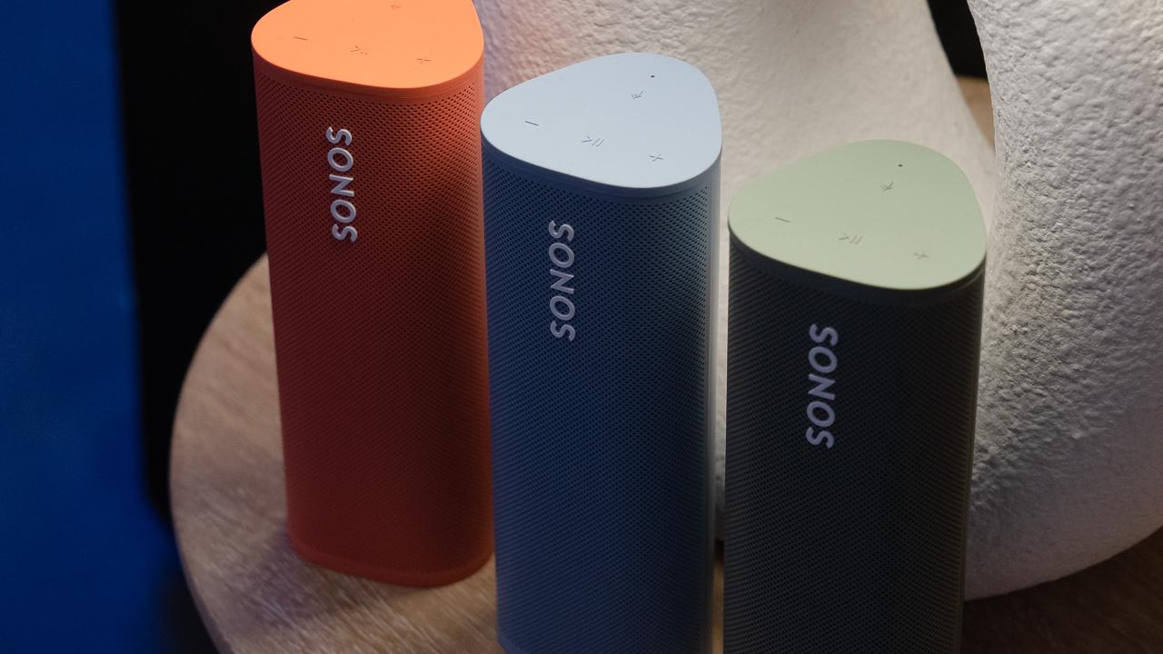 ペットボトルサイズでしっかりサウンド。ポータブルスピーカー｢Sonos Roam｣に新色が追加