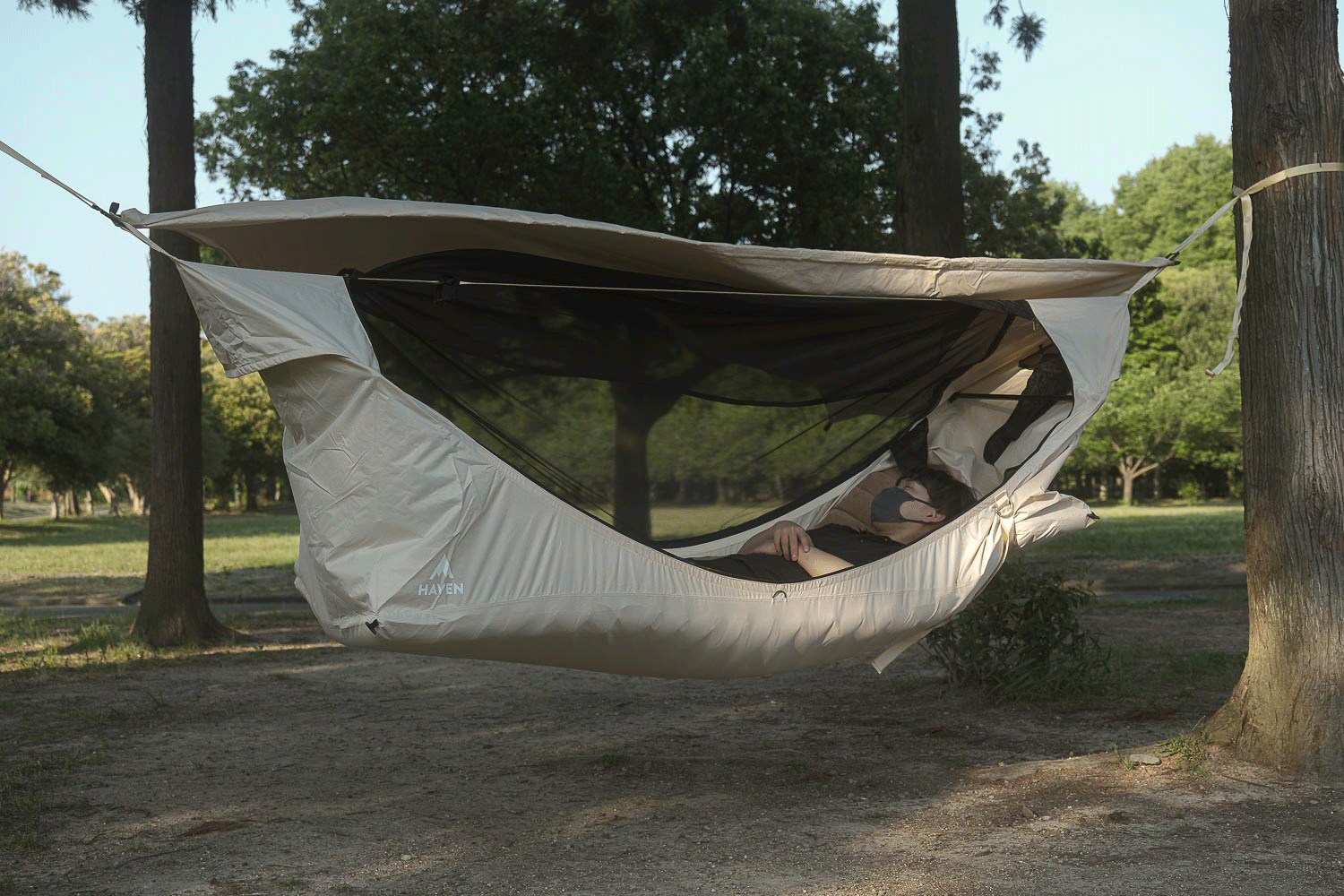 リゾート感あるね。快適姿勢で使えるハンモックテント｢Haven Tent 