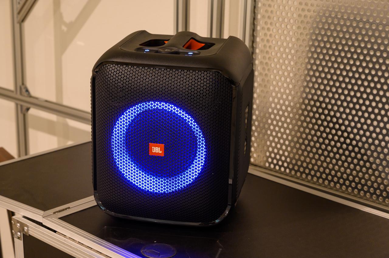 れ、れ、れっつぱーりーーーーー！ なときに使いたい、パーティ向け小型スピーカー｢JBL PartyBox Encore  Essential｣を試してみた | ギズモード・ジャパン