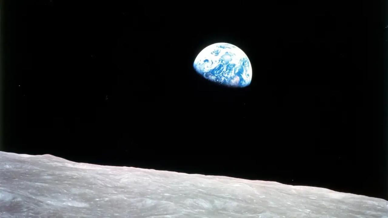 人類による宇宙探索の足跡。宇宙から撮影された地球の歴史的写真9選