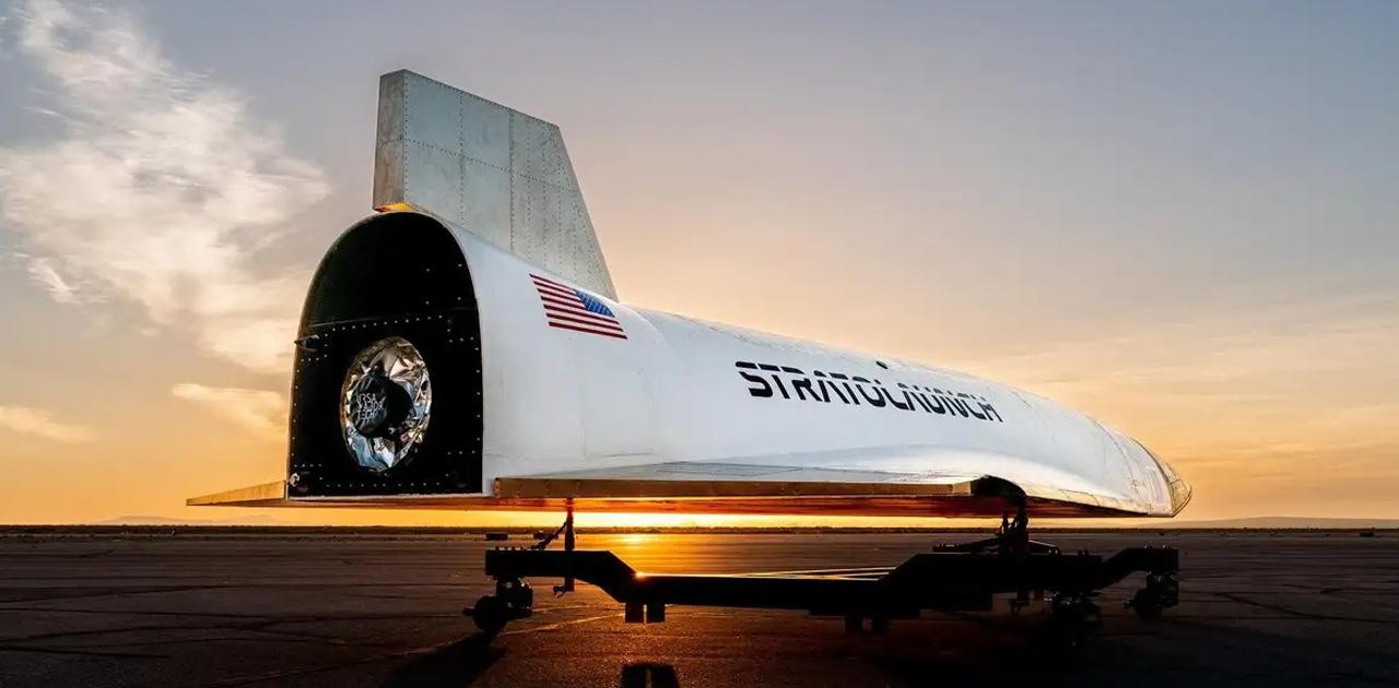 世界最大翼幅双胴機のストラトローンチ社、極超音速機のテスト機をお披露目 | ギズモード・ジャパン
