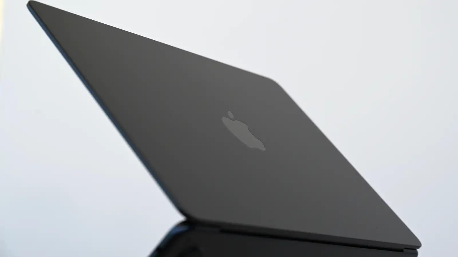 M2搭載の新型MacBook Airさっそく触ってみた! 米ギズモードから M2搭載の新型MacBook Airさっそく触ってみた! 米ギズモードから