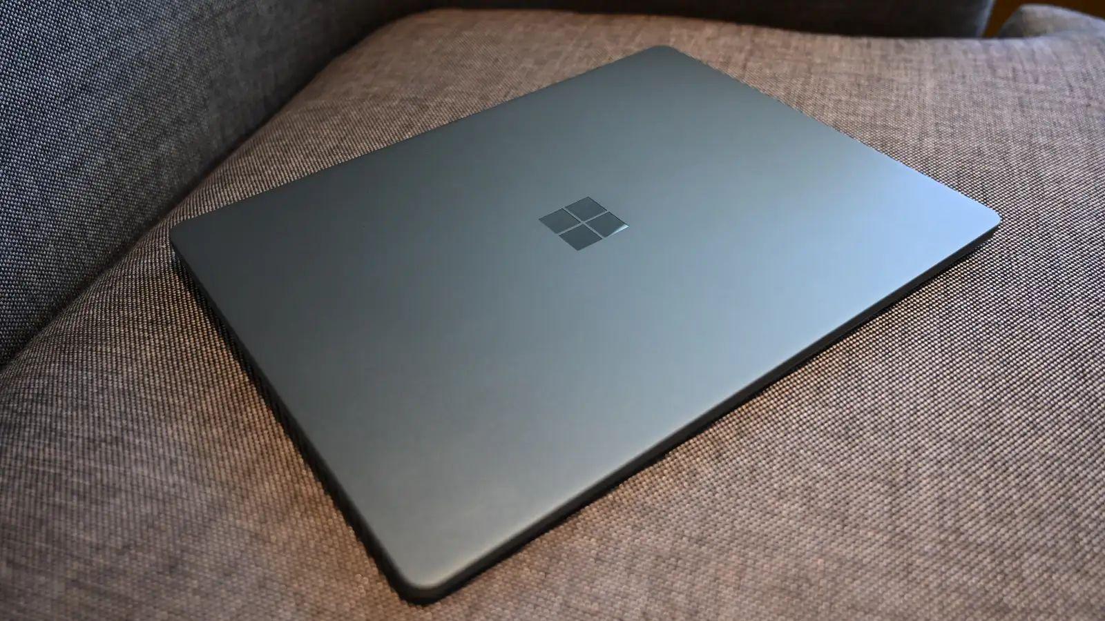 あと一歩で名作になれるお手頃ノートPC：Surface Laptop Go 2