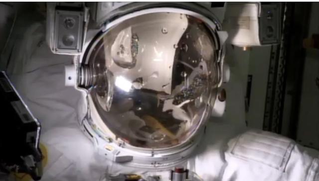 220617spacewalk12