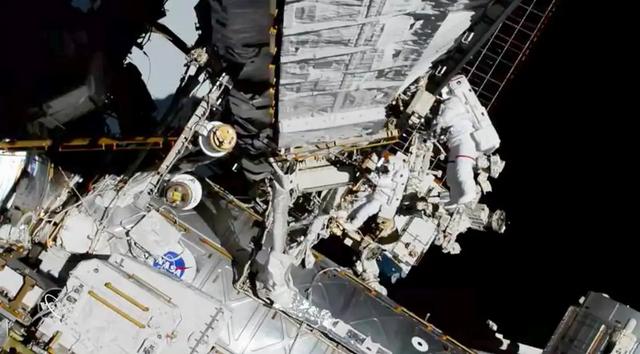 220617spacewalk13