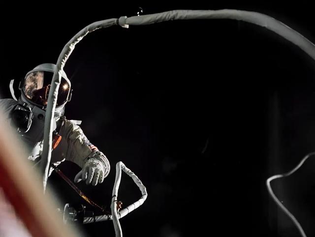 220617spacewalk4