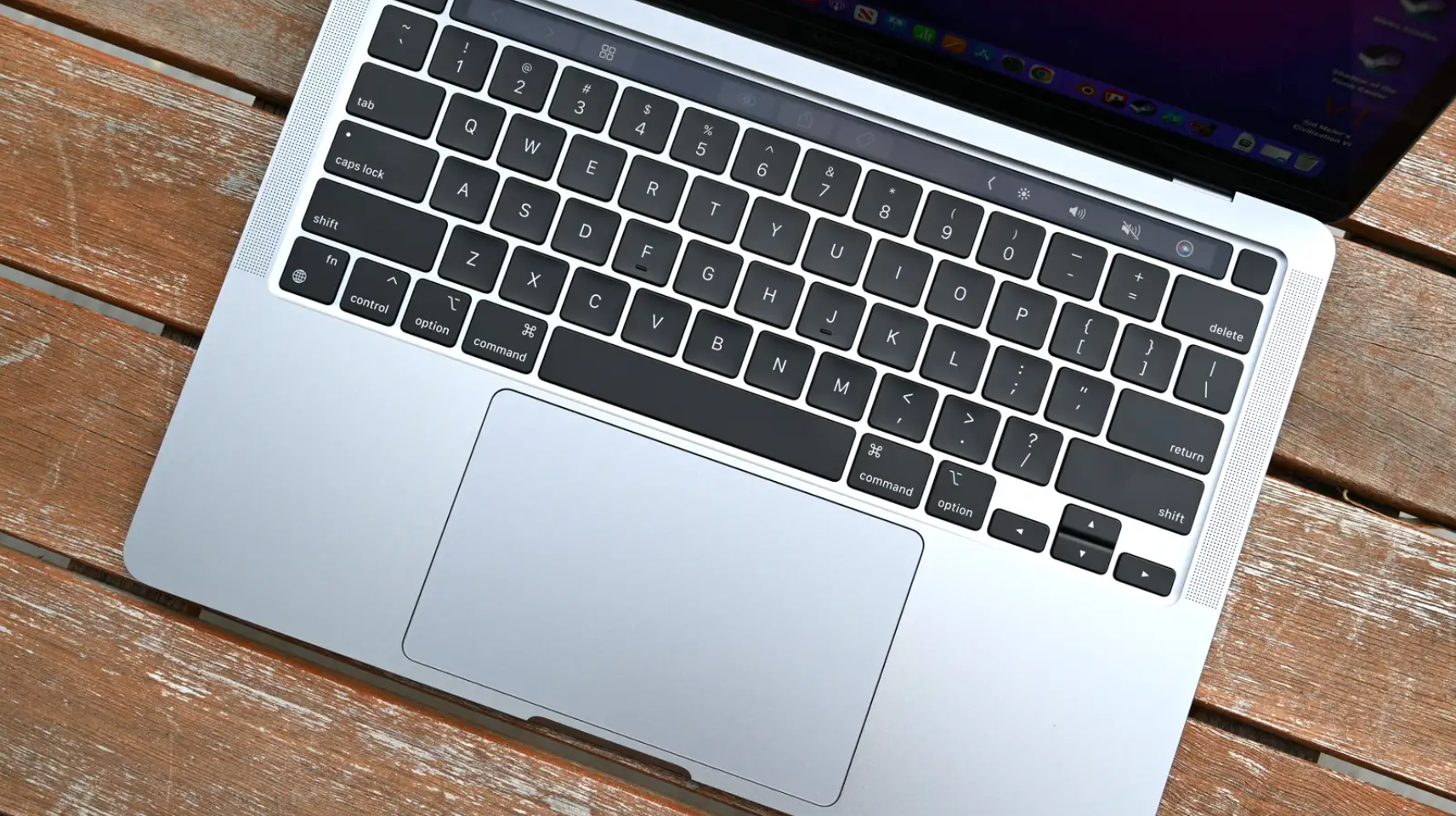 13インチ M2 MacBook Proは“プロ”感が失われている | ギズモード・ジャパン