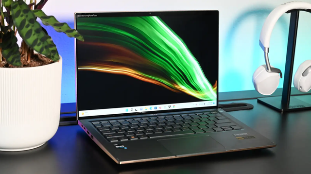 フツーな見た目でもM2 MacBook Proより優れたパワー。Acerの14型